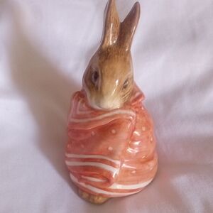 Peter Rabbit 1976 Brown and Orange Rabbit Figurine